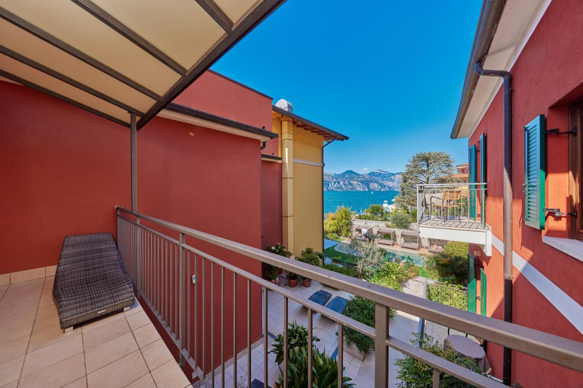 Lake Front Hotel Brenzone Exterior photo